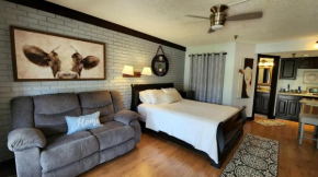 River Ranch Getaway! First Floor Condo Steps to Pool, Rodeo and Saloon 136